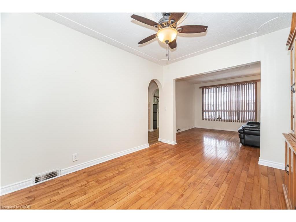 









163


Connaught

Avenue North,
Hamilton,




ON
L8L 6Z4

