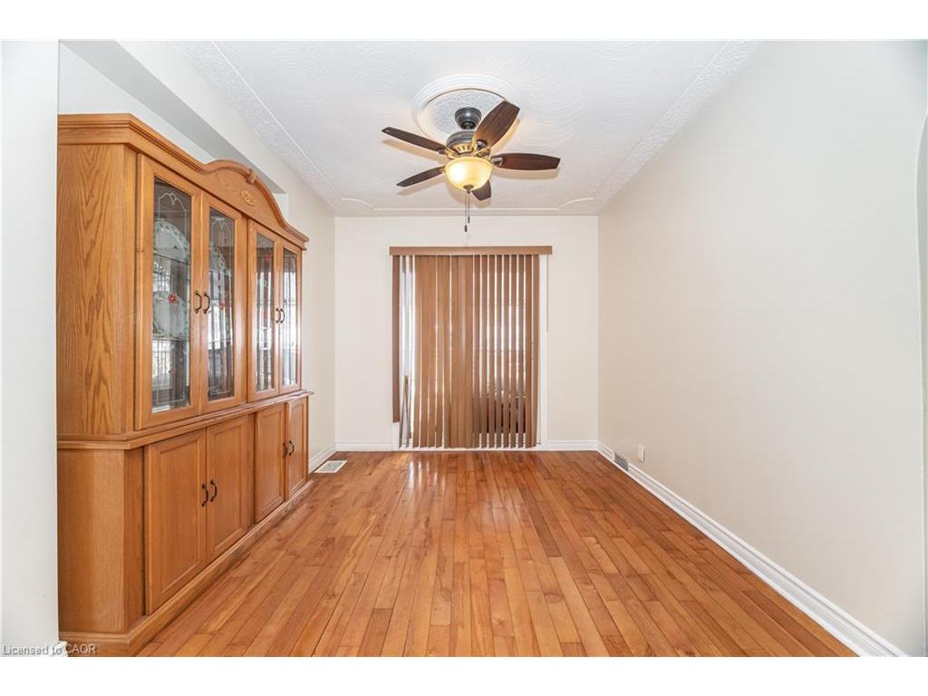 









163


Connaught

Avenue North,
Hamilton,




ON
L8L 6Z4

