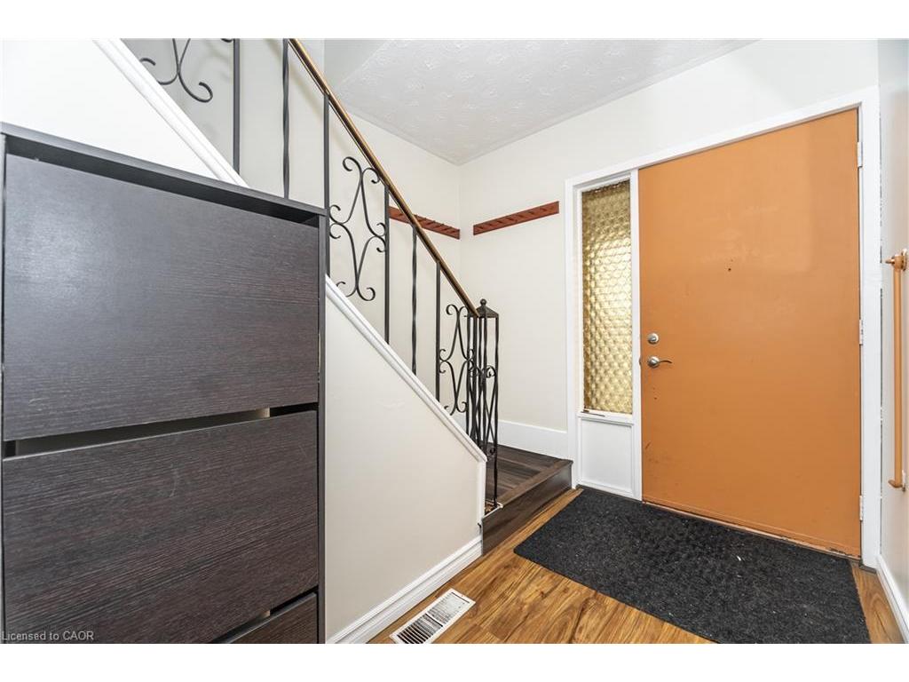 









163


Connaught

Avenue North,
Hamilton,




ON
L8L 6Z4

