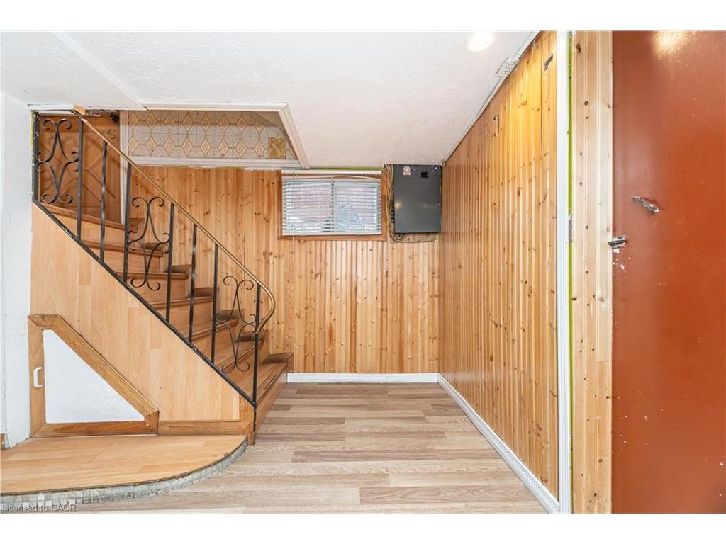 









163


Connaught

Avenue North,
Hamilton,




ON
L8L 6Z4

