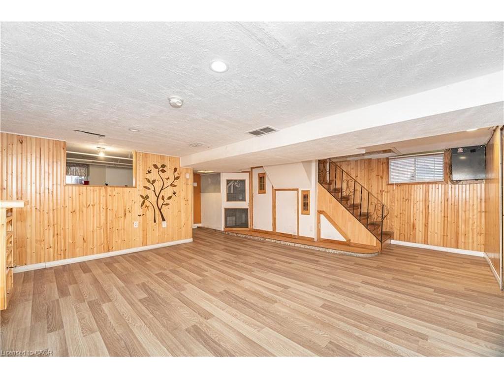 









163


Connaught

Avenue North,
Hamilton,




ON
L8L 6Z4

