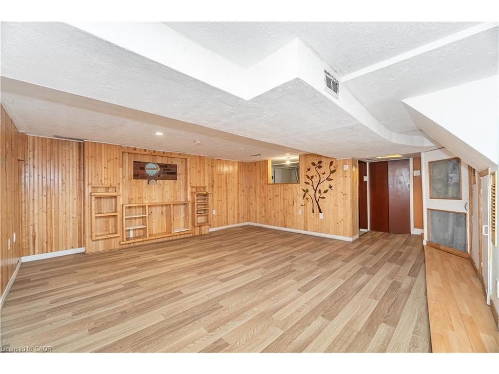 









163


Connaught

Avenue North,
Hamilton,




ON
L8L 6Z4

