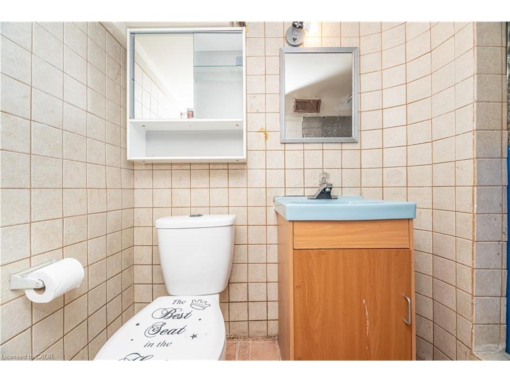 









163


Connaught

Avenue North,
Hamilton,




ON
L8L 6Z4

