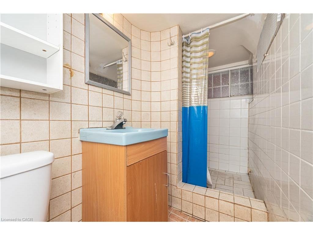 









163


Connaught

Avenue North,
Hamilton,




ON
L8L 6Z4

