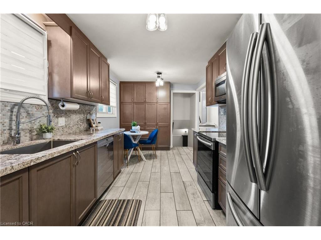 









215


Berkindale

Drive,
Hamilton,




ON
L8E 2R6

