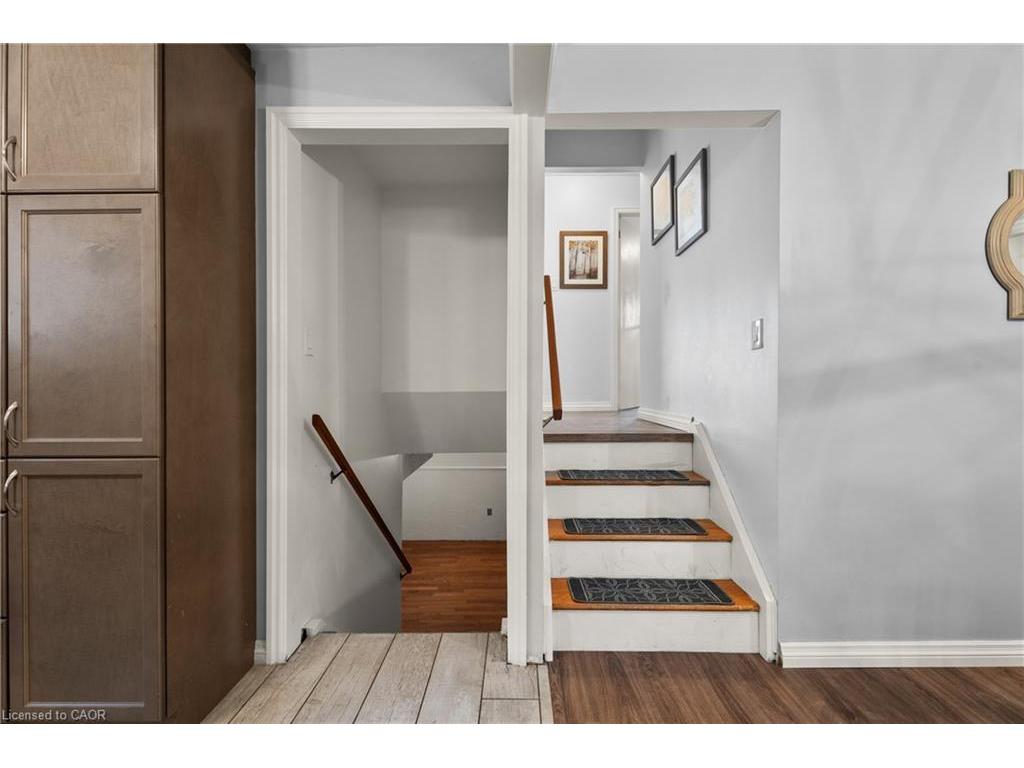 









215


Berkindale

Drive,
Hamilton,




ON
L8E 2R6

