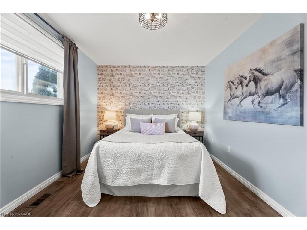 









215


Berkindale

Drive,
Hamilton,




ON
L8E 2R6

