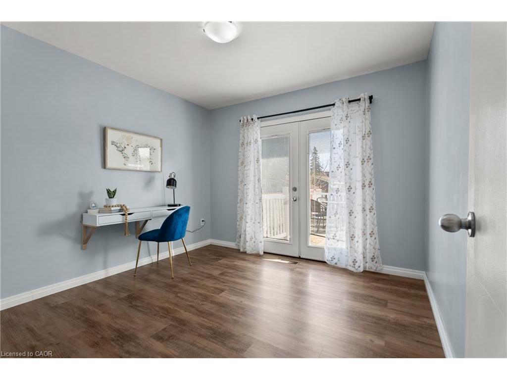 









215


Berkindale

Drive,
Hamilton,




ON
L8E 2R6

