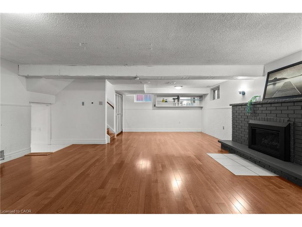 









215


Berkindale

Drive,
Hamilton,




ON
L8E 2R6

