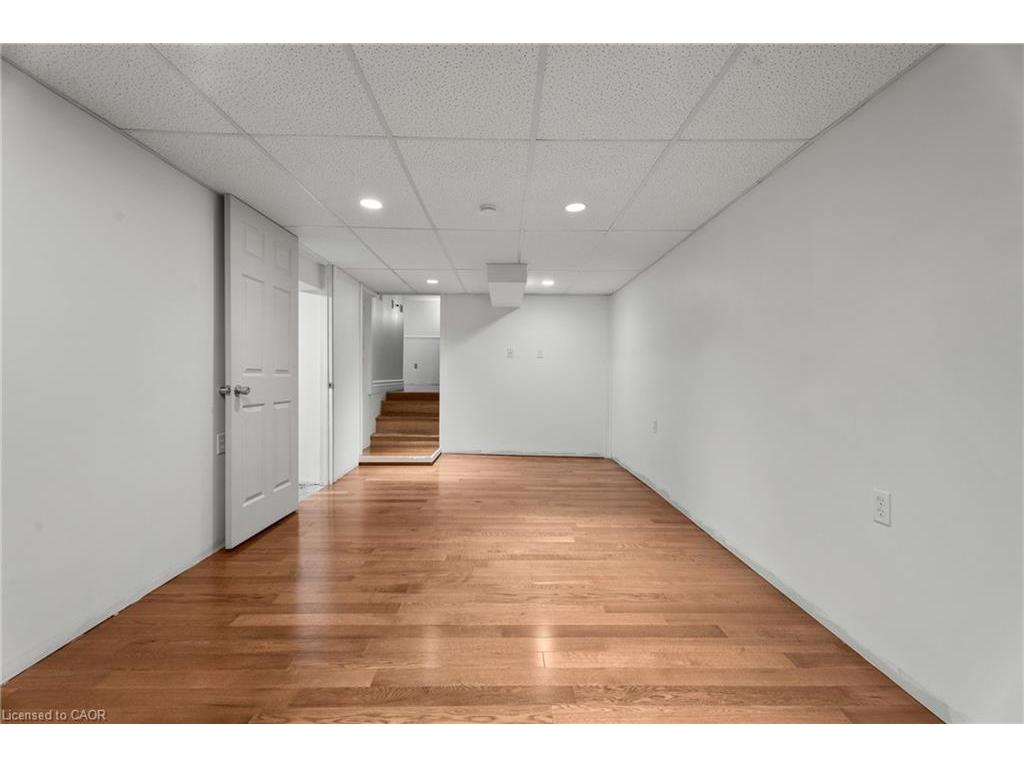 









215


Berkindale

Drive,
Hamilton,




ON
L8E 2R6

