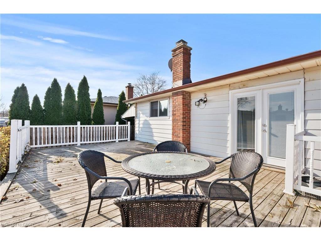 









215


Berkindale

Drive,
Hamilton,




ON
L8E 2R6

