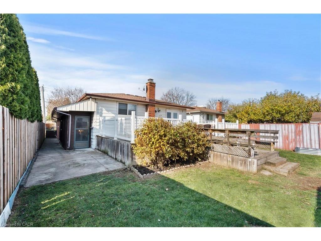 









215


Berkindale

Drive,
Hamilton,




ON
L8E 2R6

