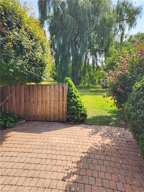 









121


University

Avenue East, 52,
Waterloo,




ON
N2J 4J1

