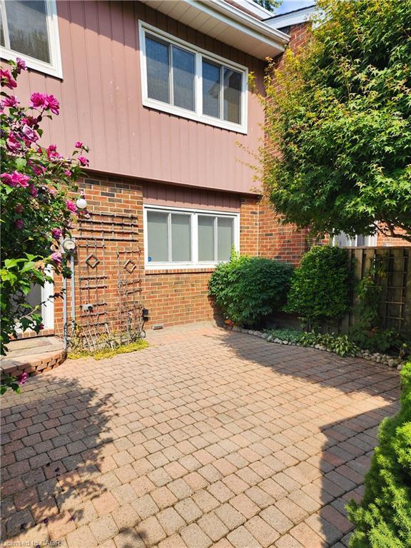 









121


University

Avenue East, 52,
Waterloo,




ON
N2J 4J1

