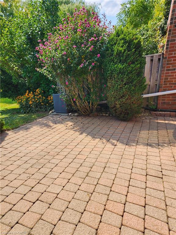 









121


University

Avenue East, 52,
Waterloo,




ON
N2J 4J1

