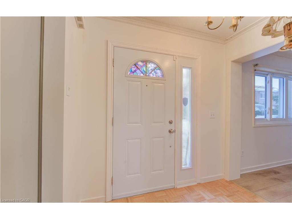 









121


University

Avenue East, 52,
Waterloo,




ON
N2J 4J1

