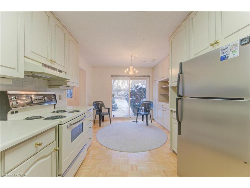 









121


University

Avenue East, 52,
Waterloo,




ON
N2J 4J1

