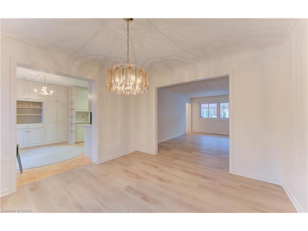 









121


University

Avenue East, 52,
Waterloo,




ON
N2J 4J1

