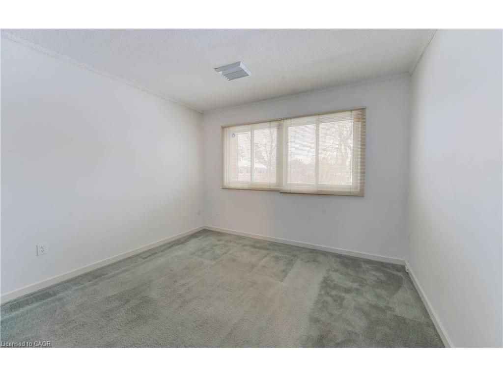 









121


University

Avenue East, 52,
Waterloo,




ON
N2J 4J1

