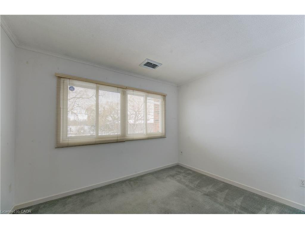 









121


University

Avenue East, 52,
Waterloo,




ON
N2J 4J1

