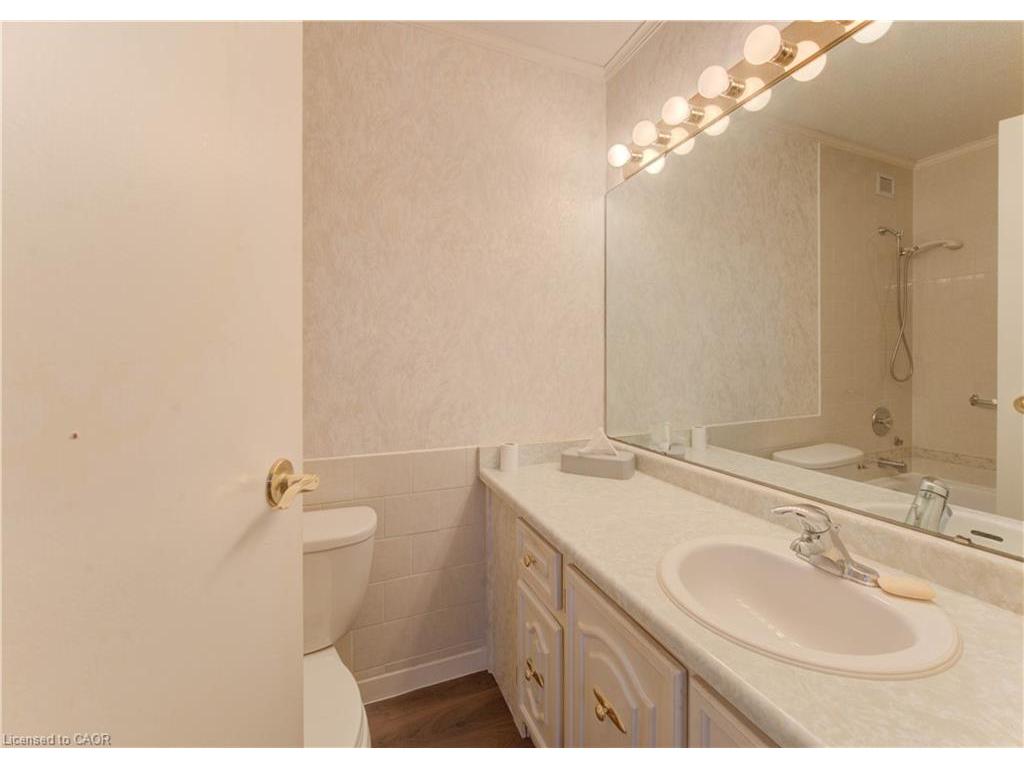 









121


University

Avenue East, 52,
Waterloo,




ON
N2J 4J1

