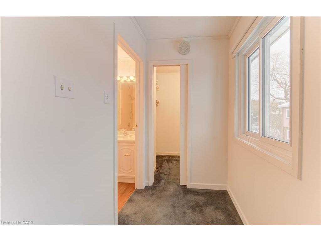 









121


University

Avenue East, 52,
Waterloo,




ON
N2J 4J1

