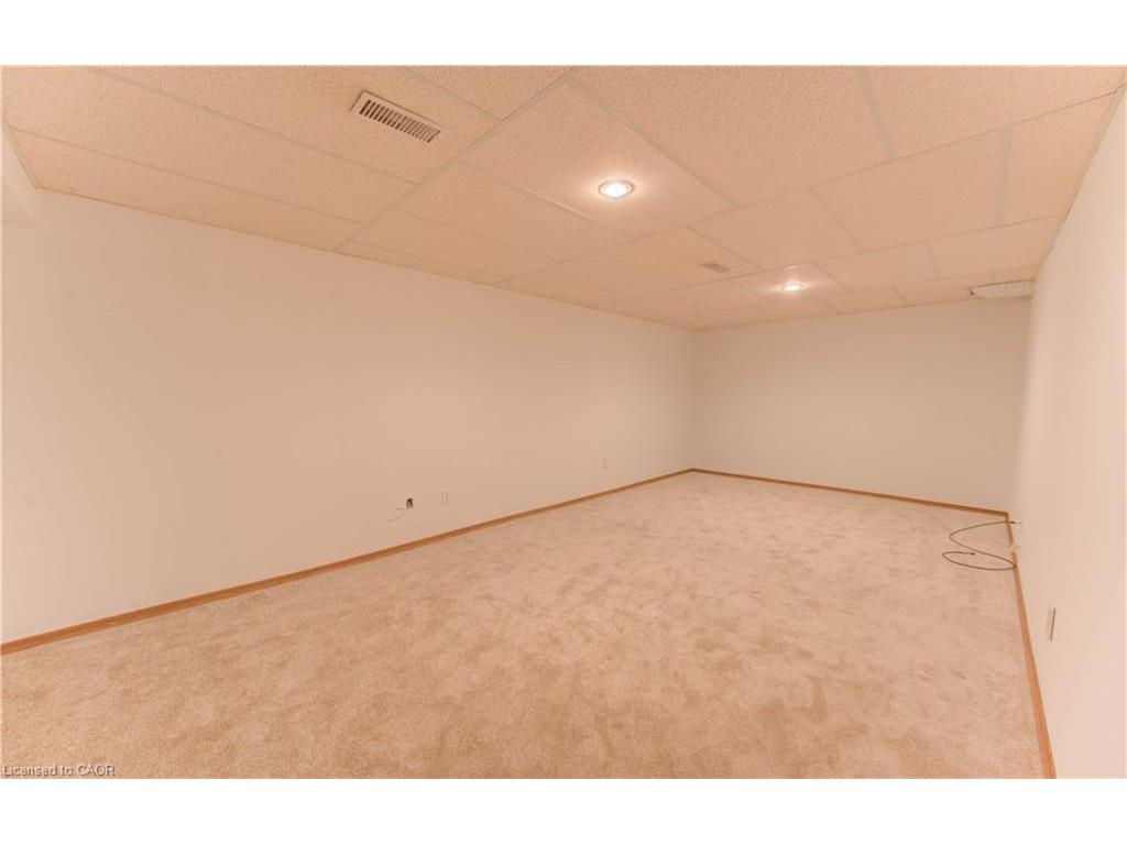 









121


University

Avenue East, 52,
Waterloo,




ON
N2J 4J1

