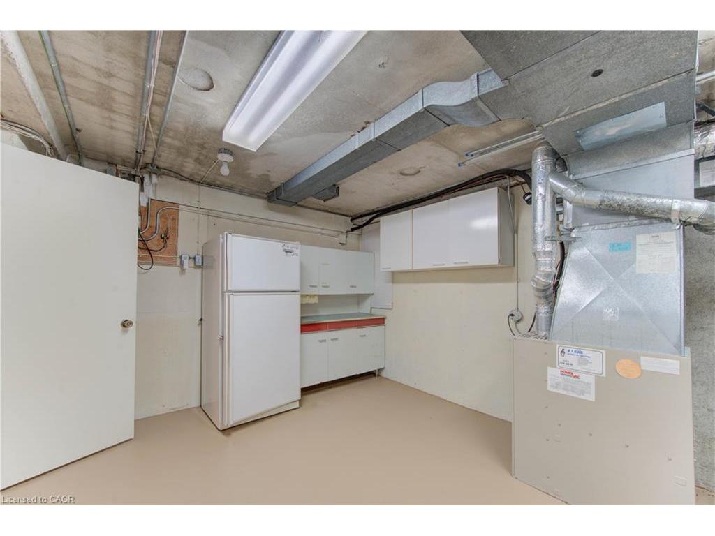 









121


University

Avenue East, 52,
Waterloo,




ON
N2J 4J1

