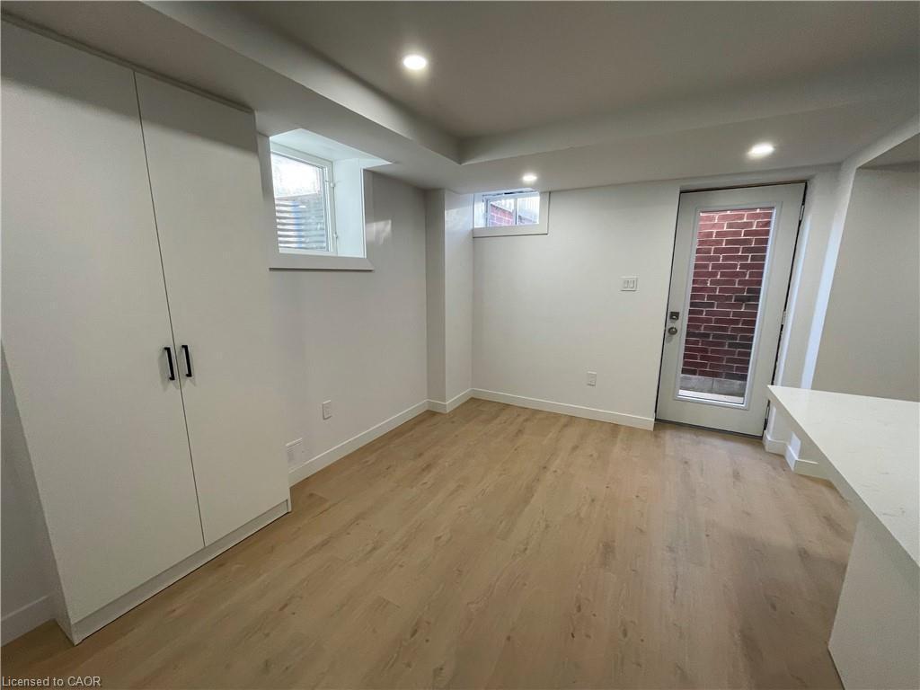 









51


Drake

Avenue, B,
Paris,




ON
N3L 0J1

