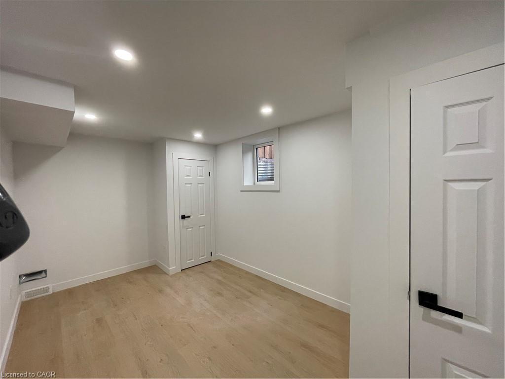 









51


Drake

Avenue, B,
Paris,




ON
N3L 0J1

