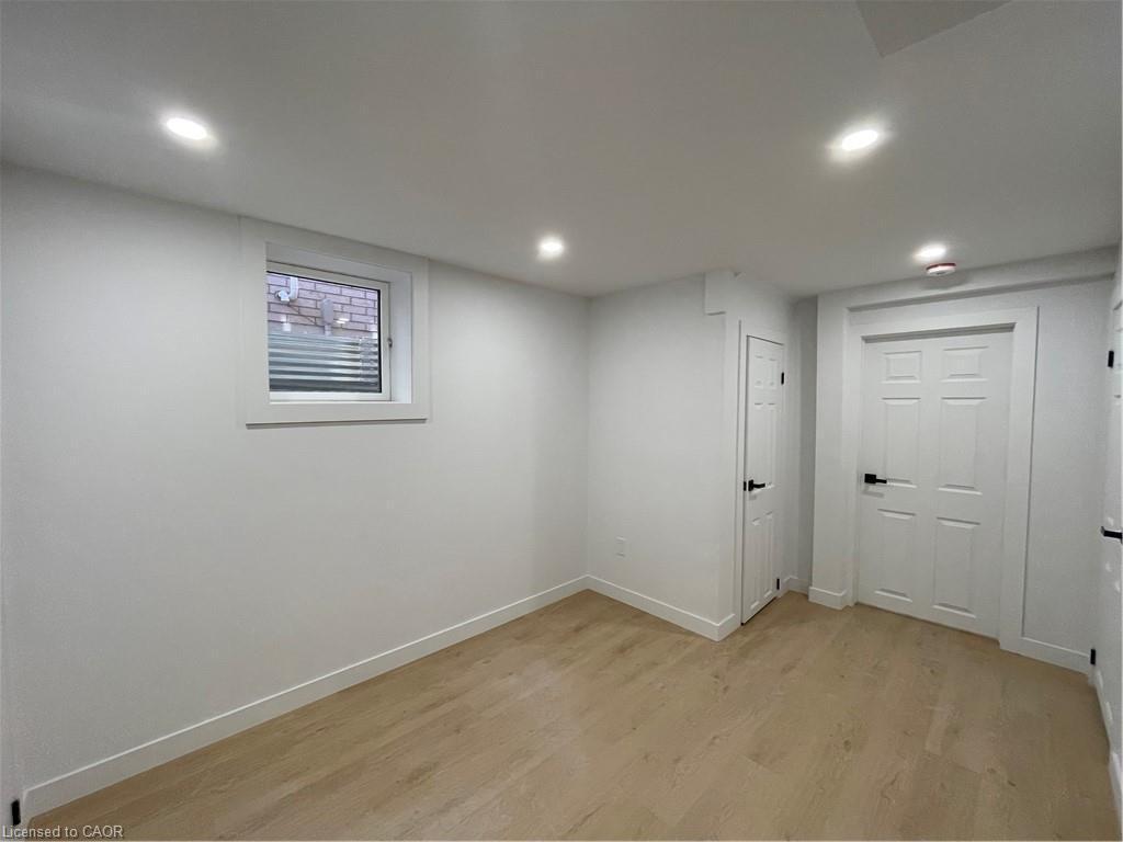 









51


Drake

Avenue, B,
Paris,




ON
N3L 0J1

