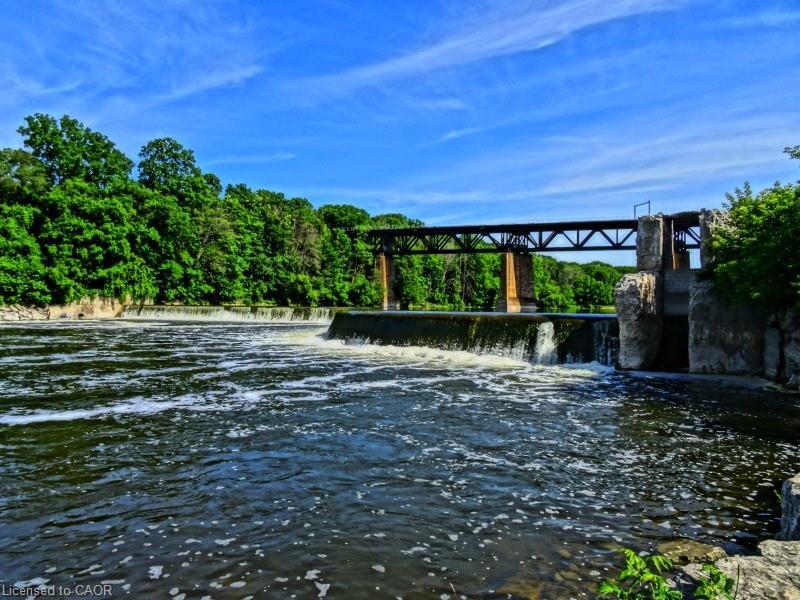 









51


Drake

Avenue, B,
Paris,




ON
N3L 0J1

