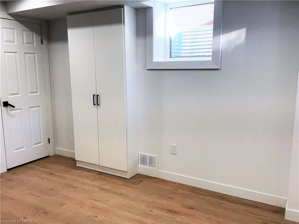 









51


Drake

Avenue, B,
Paris,




ON
N3L 0J1

