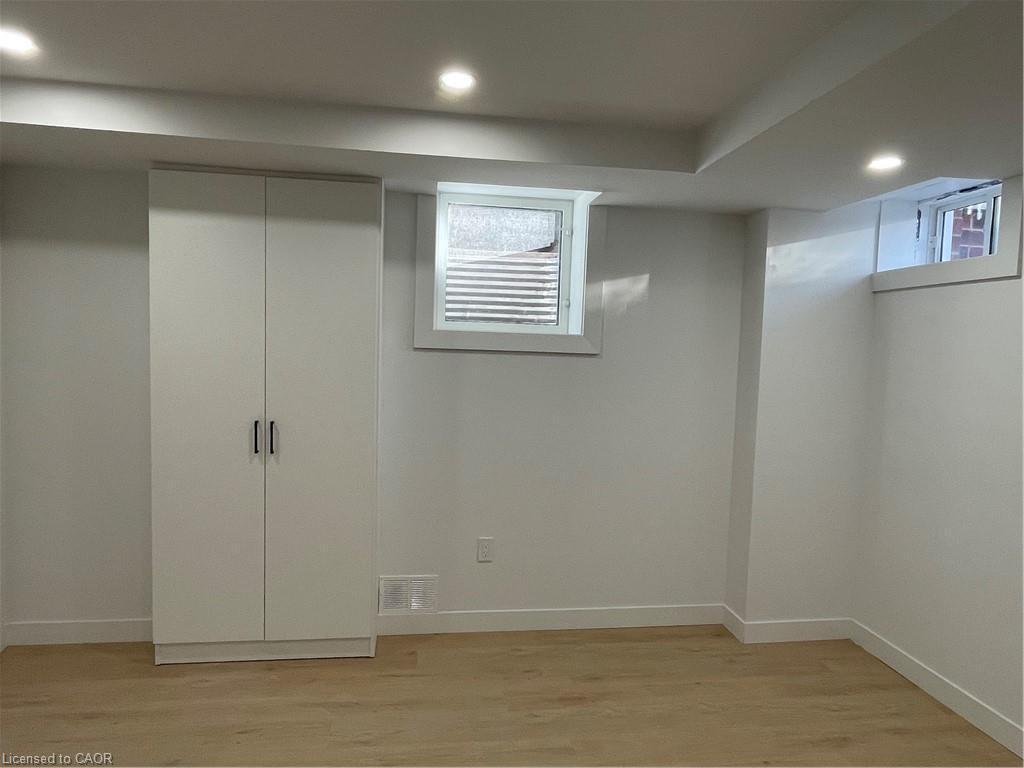 









51


Drake

Avenue, B,
Paris,




ON
N3L 0J1

