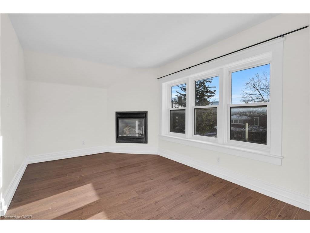 









98


Church

Street, D (Upper),
Kitchener,




ON
N2G 2S2

