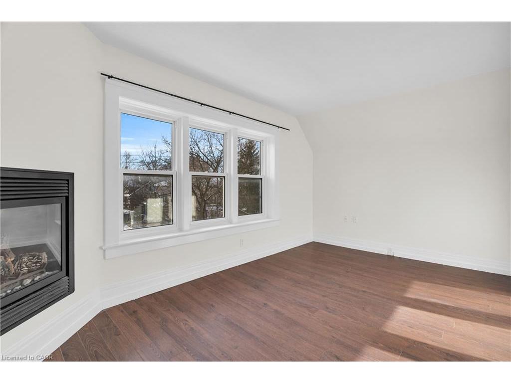 









98


Church

Street, D (Upper),
Kitchener,




ON
N2G 2S2

