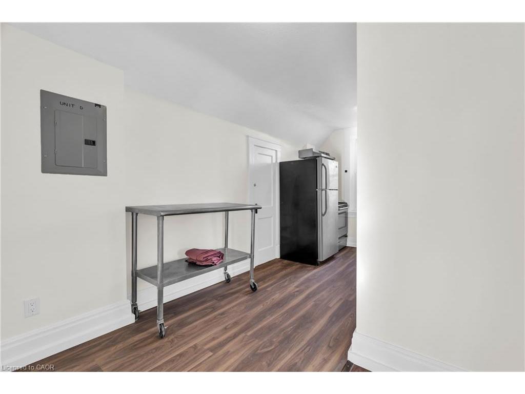 









98


Church

Street, D (Upper),
Kitchener,




ON
N2G 2S2

