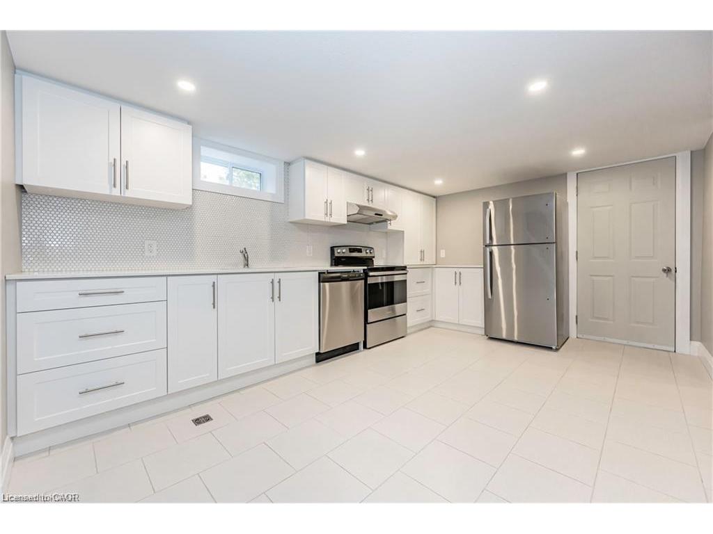 









200


Sheldon

Avenue North, B,
Kitchener,




ON
N2H 3M8

