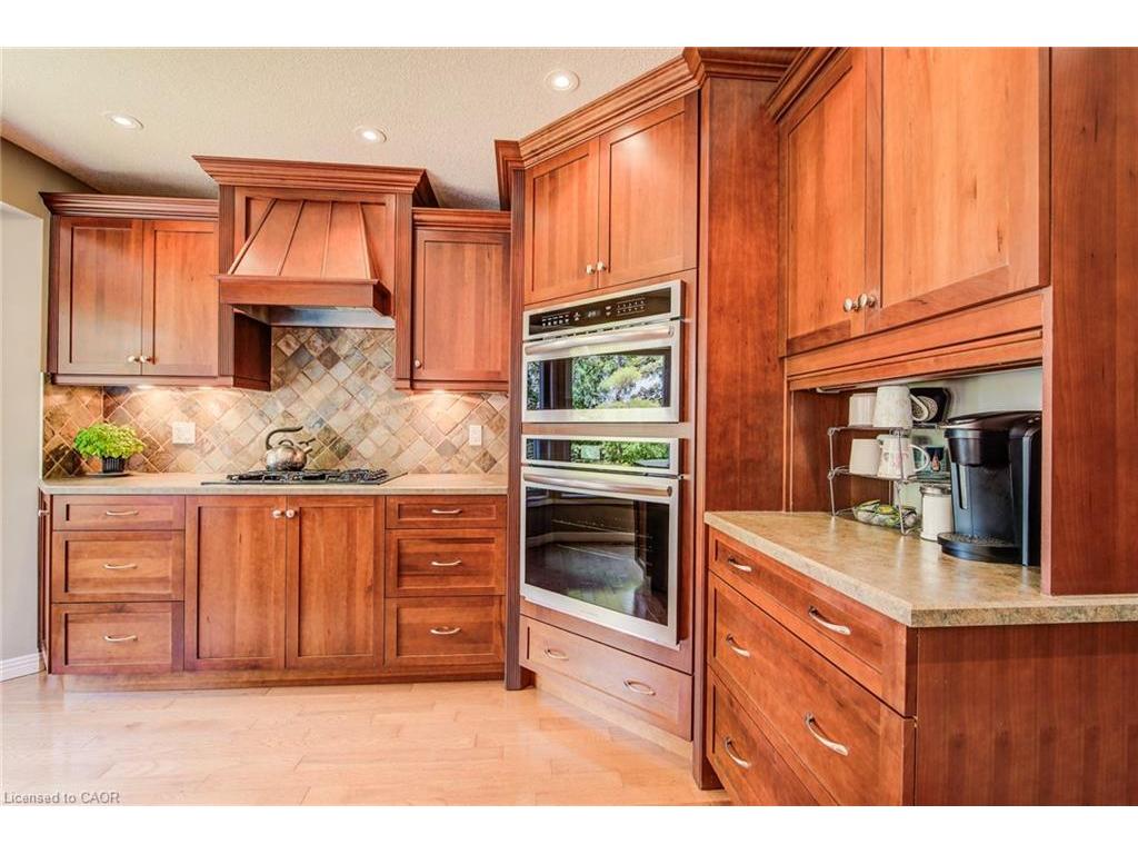 









33


Tinatawa

Court,
Kitchener,




ON
N2A 3G9

