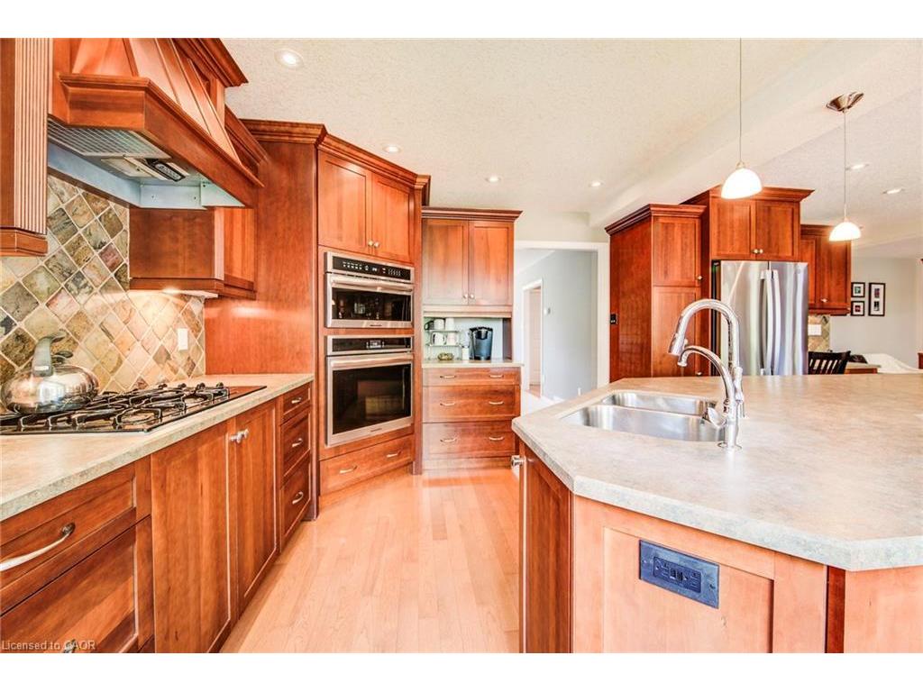 









33


Tinatawa

Court,
Kitchener,




ON
N2A 3G9

