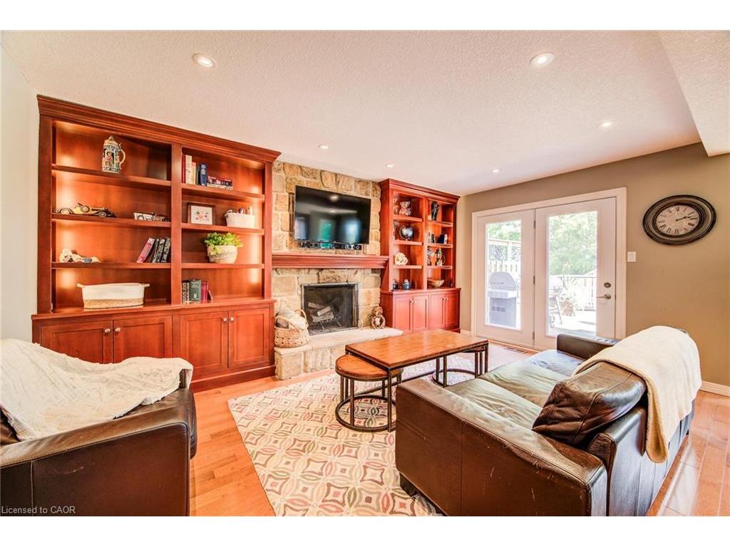 









33


Tinatawa

Court,
Kitchener,




ON
N2A 3G9

