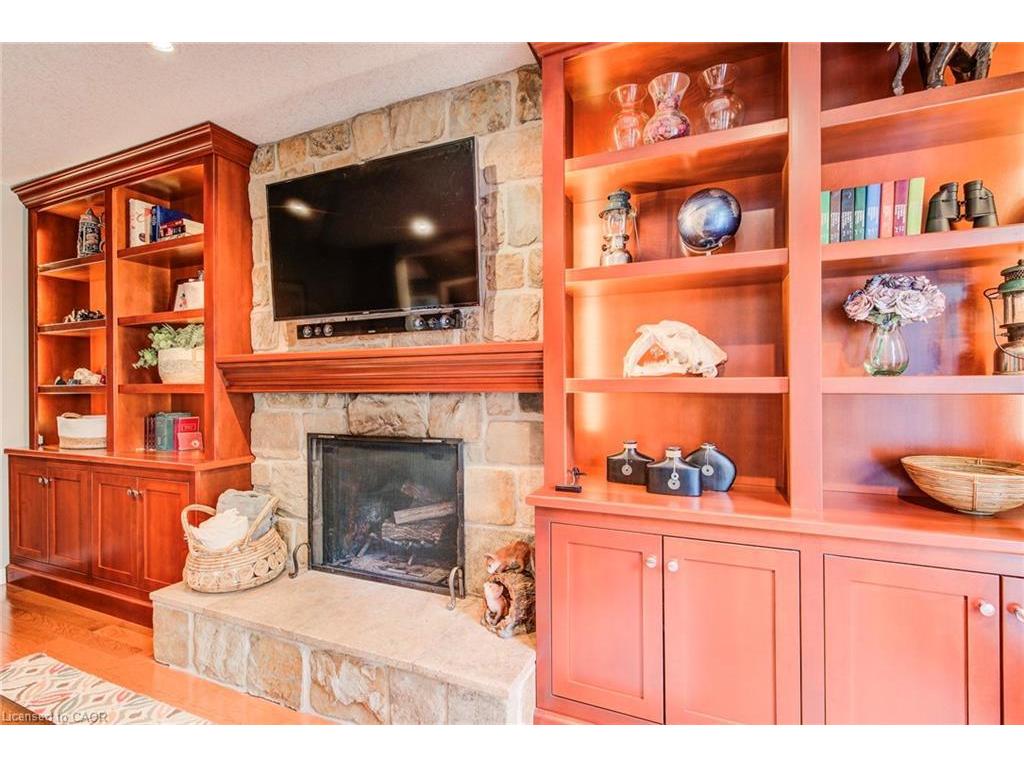 









33


Tinatawa

Court,
Kitchener,




ON
N2A 3G9

