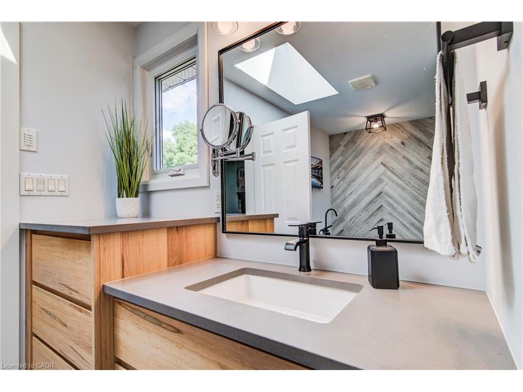 









33


Tinatawa

Court,
Kitchener,




ON
N2A 3G9

