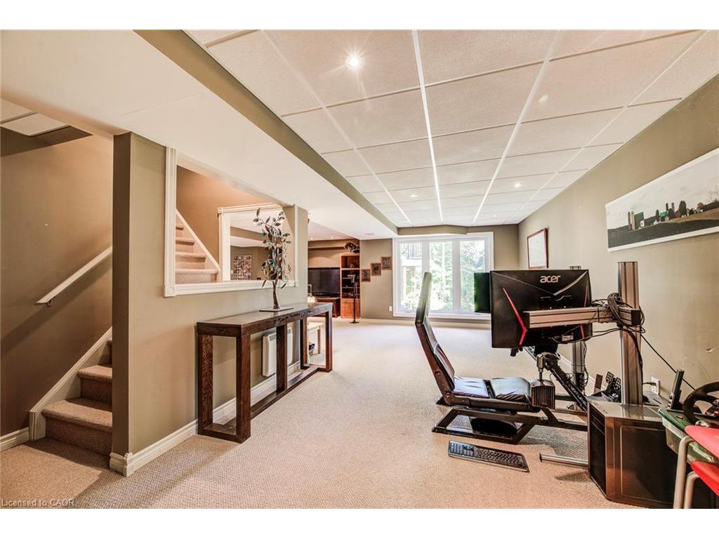 









33


Tinatawa

Court,
Kitchener,




ON
N2A 3G9

