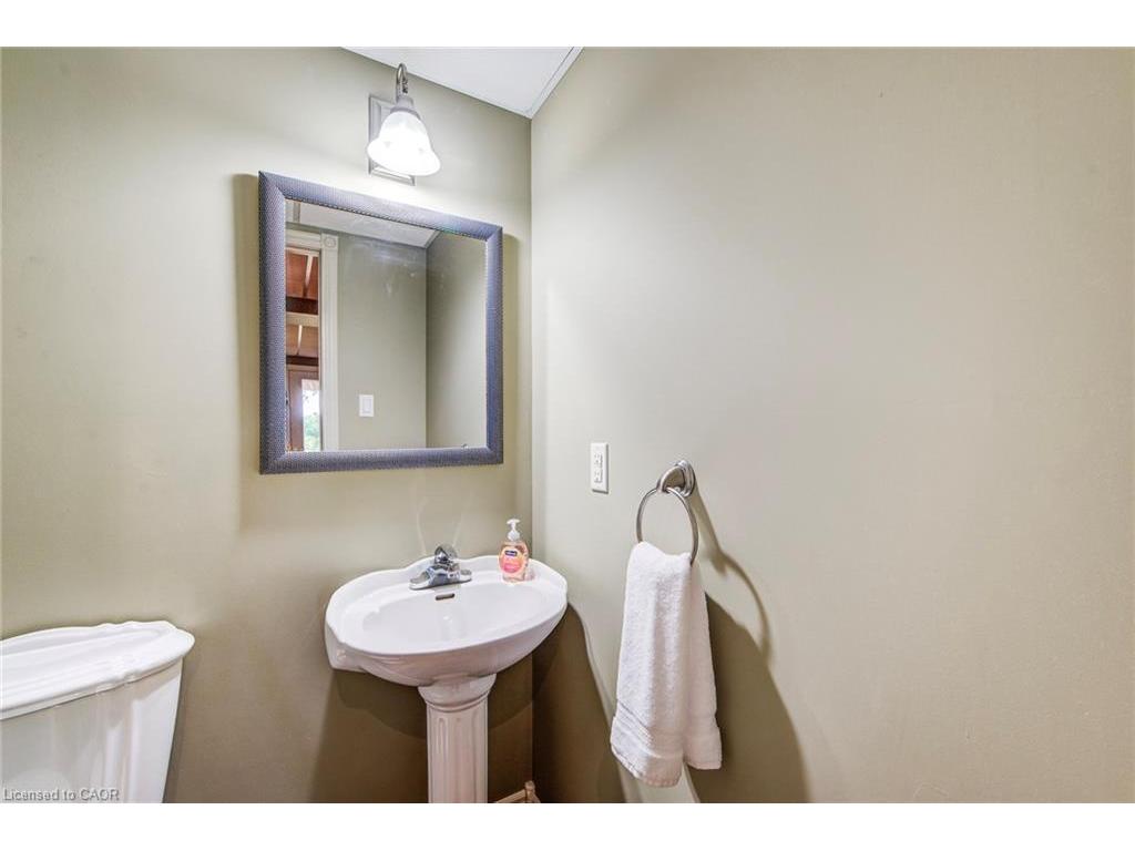 









33


Tinatawa

Court,
Kitchener,




ON
N2A 3G9

