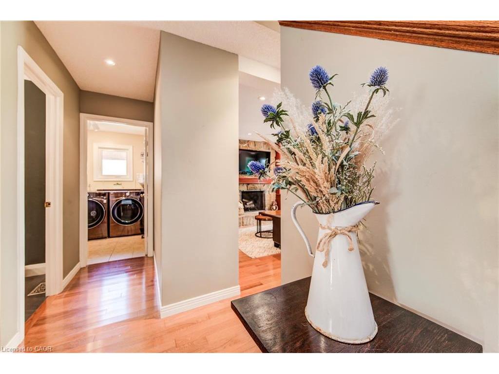 









33


Tinatawa

Court,
Kitchener,




ON
N2A 3G9

