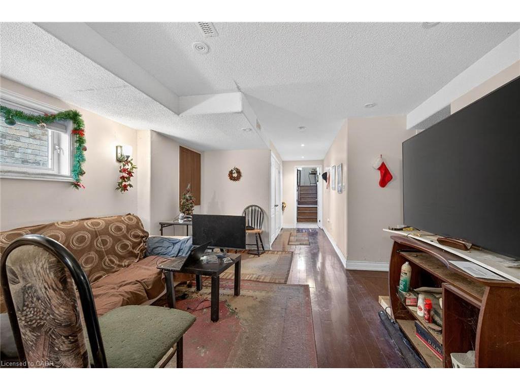 









3175


Bunkerhill

Place,
Burlington,




ON
L7M 0C4

