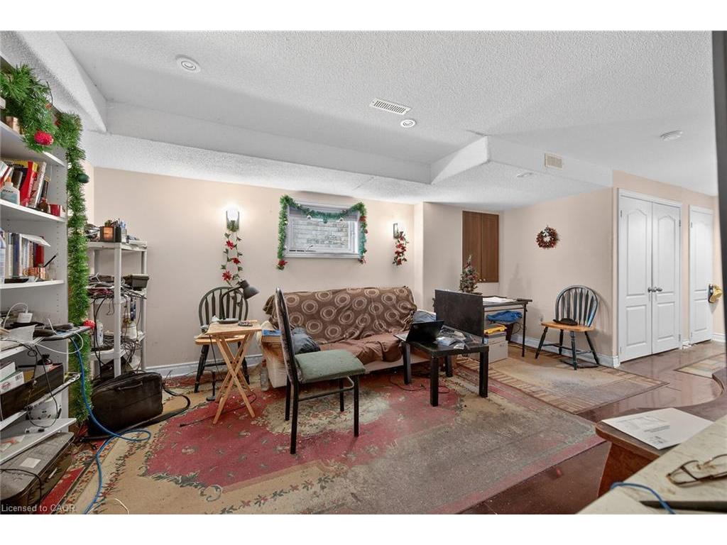 









3175


Bunkerhill

Place,
Burlington,




ON
L7M 0C4

