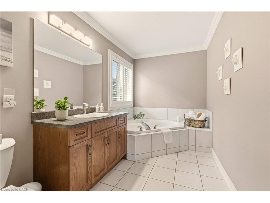 









5205


Brada

Crescent,
Burlington,




ON
L7L 6W4

