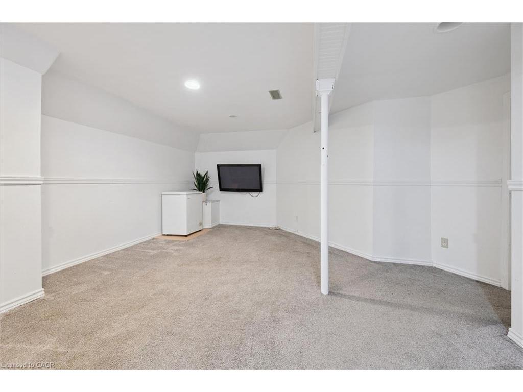 









11


Ingleside

Drive,
Kitchener,




ON
N2M 2G7

